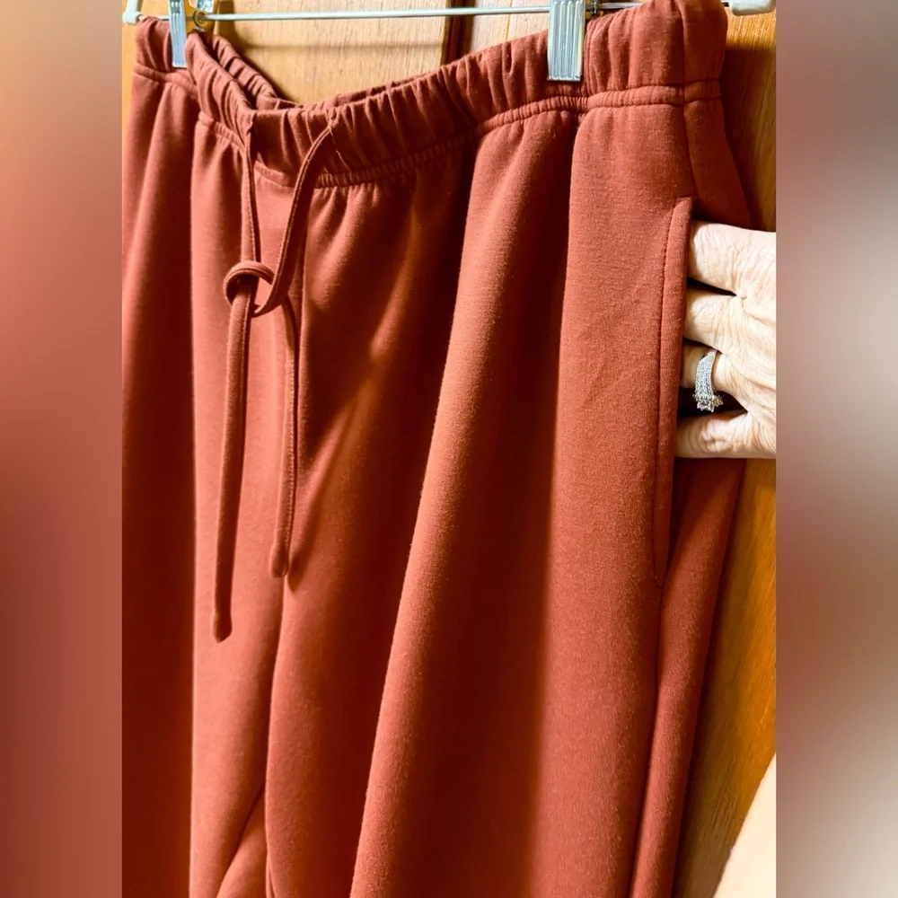 Cueply Two-Piece Matching Lounge Set - Picture 12 of 13